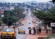 Vue d'une route de Yaoundé