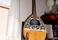 Play Bouzouki