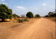 Un village en cour de route