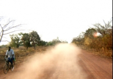 Un cycliste sur la route