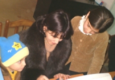 Students introduce their parents with their achievements