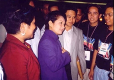 CHOY WITH PHILIPPINE PRESIDENT GLORIA MACAPAGAL-ARROYO