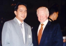 CHOY WITH PHILAMLIFE PRESIDENT JOSE CUISIA