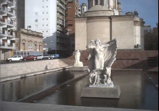 Estatua de Lola Mora en la parte de atras del Monumento a la Bandera 1