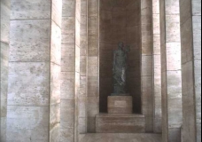 Estatua escondida