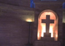 Cruz de la sala circular del monumento a la Bandera