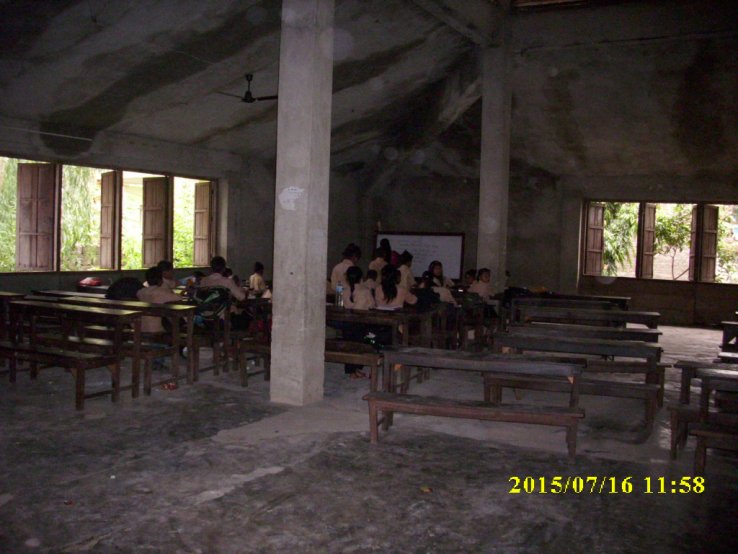 Makeshift class after earthquake in Nepal