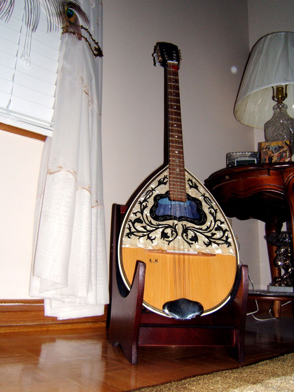 Play Bouzouki