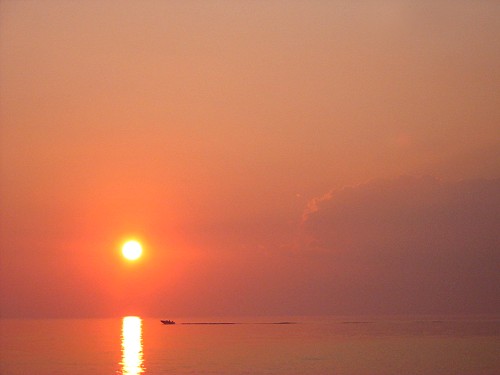 Lake Erie - Setting Sun and Cruiser - Ontario, Canada July 2002