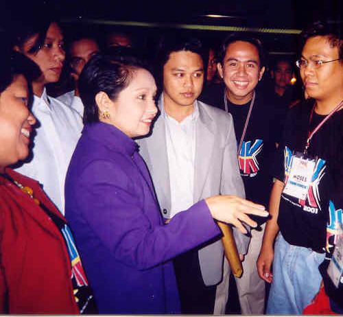 CHOY WITH PHILIPPINE PRESIDENT GLORIA MACAPAGAL-ARROYO DURING THE 1ST NATIONAL YOUTH SUMMIT AT THE M