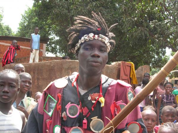 un membre de la confrérie des chasseurs de mon pays
