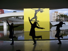 Arte no Museu Oscar Niemeyer em Curitiba