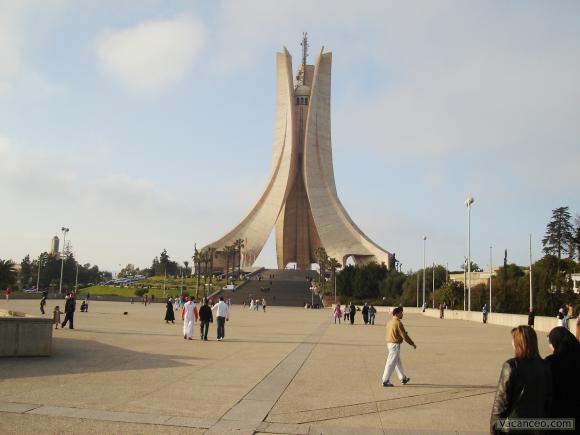 مقام الشهيد بالجزائر