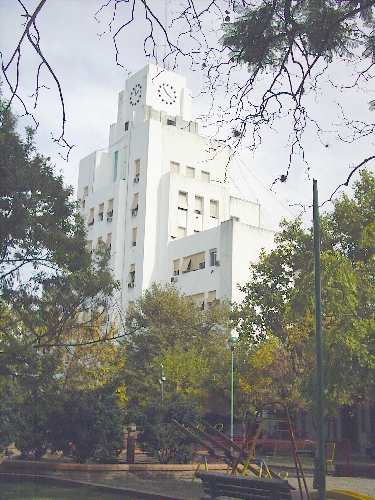 Recorriendo mi ciudad: el Municipio visto desde la Plaza Grigera