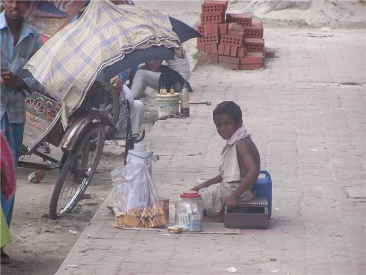 7yrs boy opareting street shop