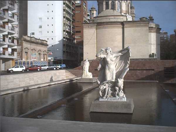 Estatua de Lola Mora en la parte de atras del Monumento a la Bandera 1