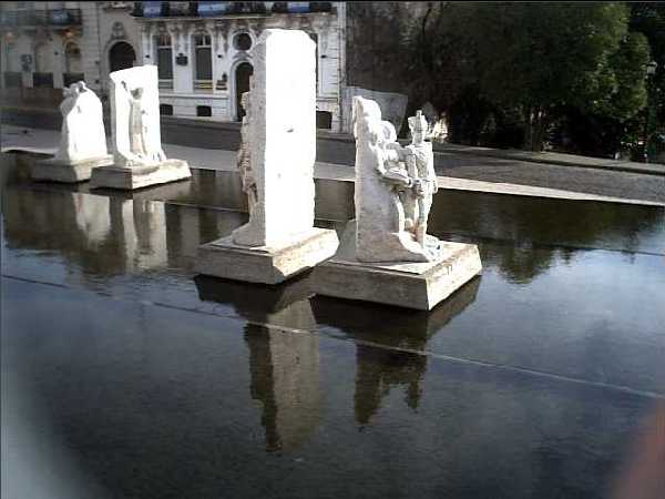 Estatua de Lola Mora en la parte de atras del Monumento a la Bandera 2