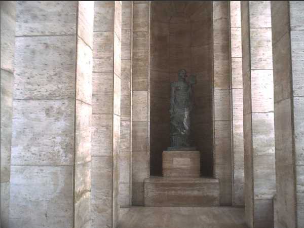 Estatua escondida