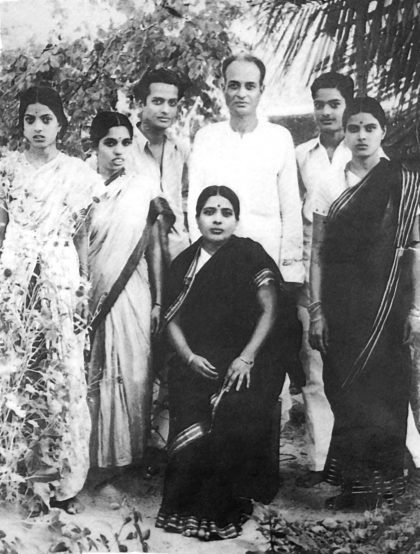 Seshendra with 1st generation family:1949