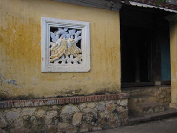 nhat linh