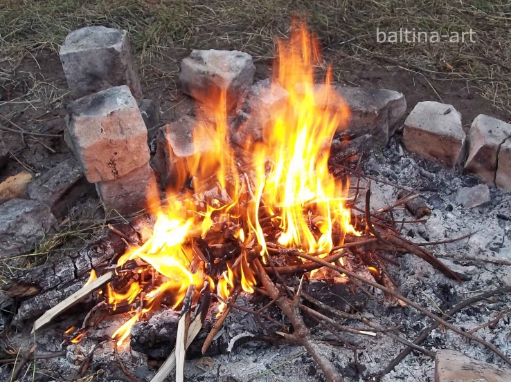 У весеннего костра In the spring fire