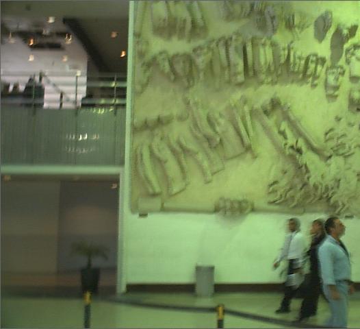 Mural de Minujin en Aeropuerto