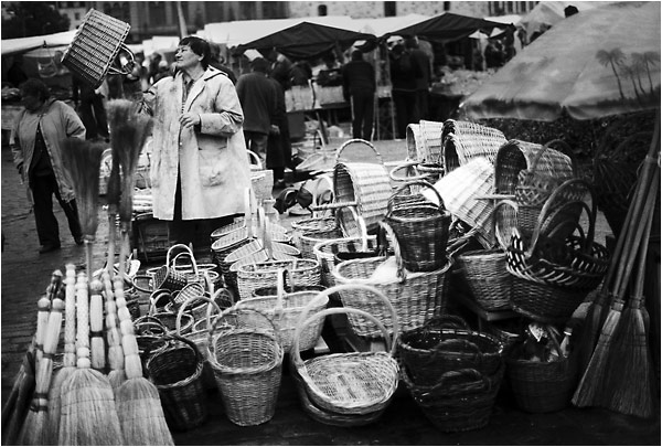 продавщица корзин, выборг. // basket seller, vyborg.