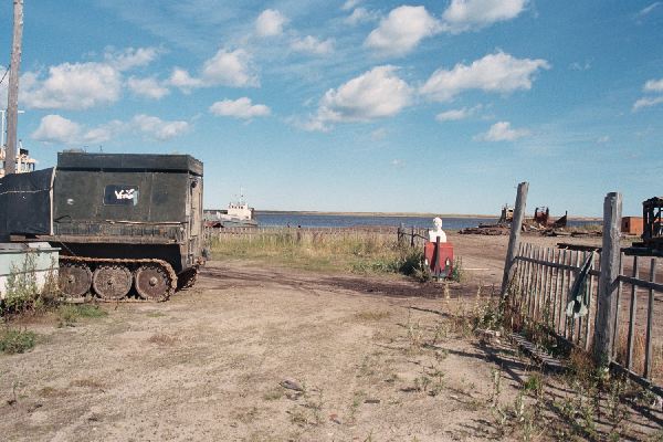 lenin and an outroad car