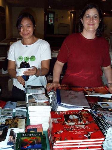 Volunteer booksellers