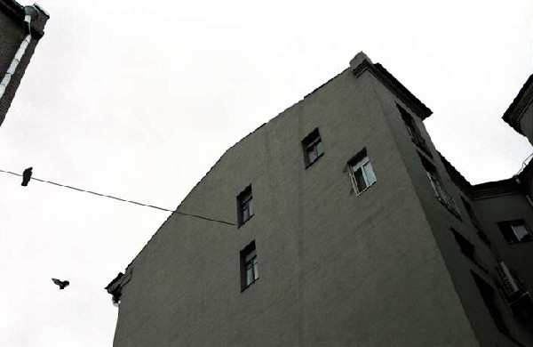 Одиночество серого дома